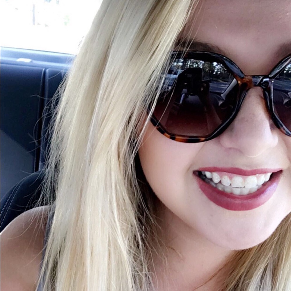 Meet your Posher, Nicole